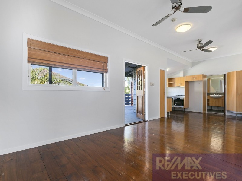 42 Wilbur Street, Holland Park QLD 4121