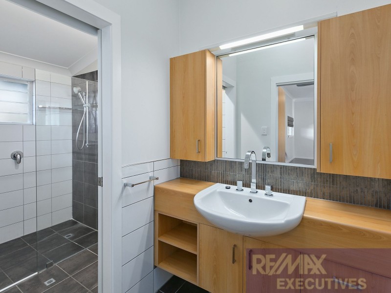 42 Wilbur Street, Holland Park QLD 4121