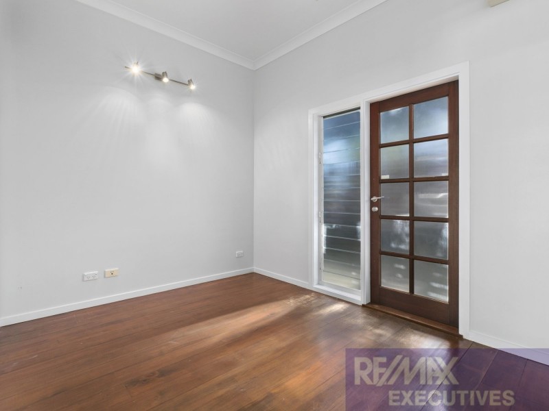 42 Wilbur Street, Holland Park QLD 4121