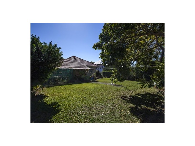 86 Sterculia Avenue, Holland Park West QLD 4121