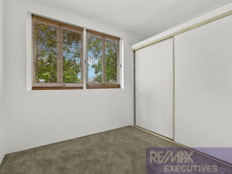 2/1127 Logan Road, Holland Park QLD 4121