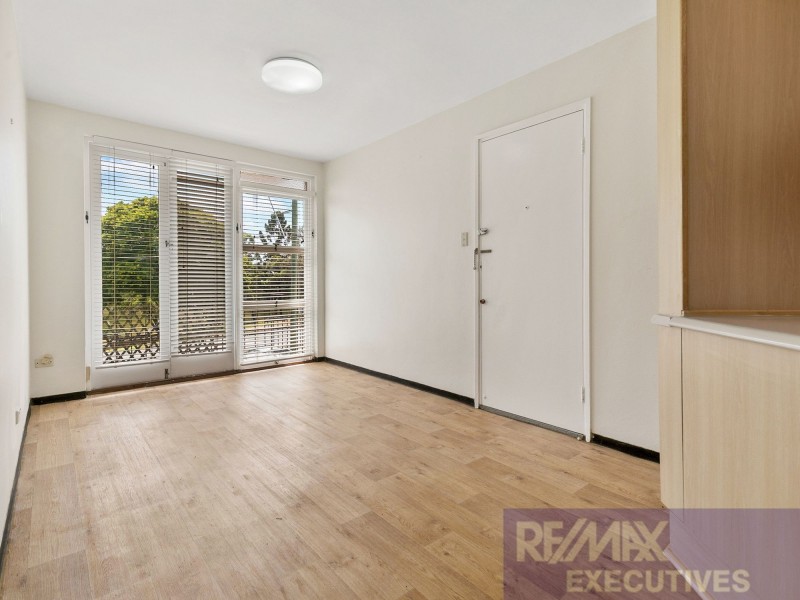 2/1127 Logan Road, Holland Park QLD 4121