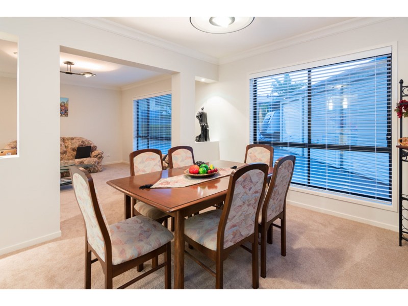 8 Kuhler Court, Carindale QLD 4152