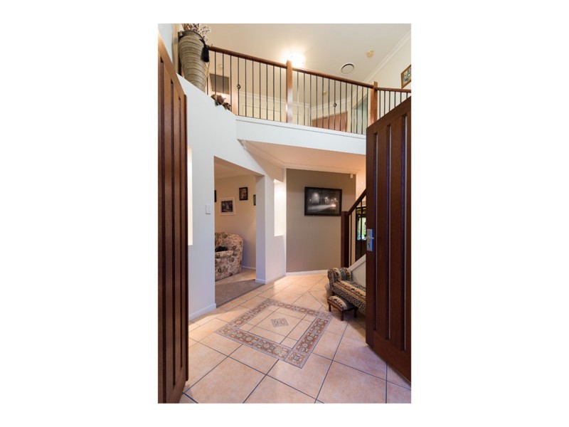 8 Kuhler Court, Carindale QLD 4152