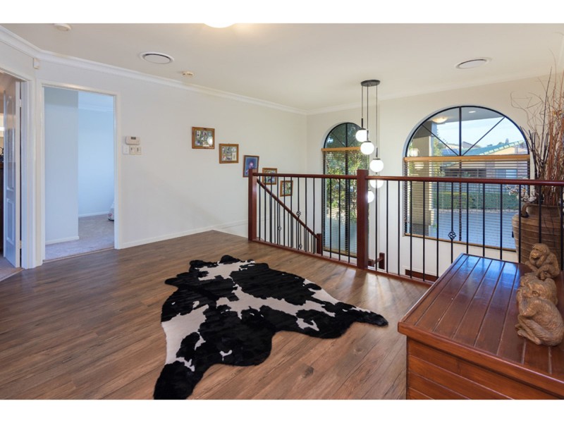 8 Kuhler Court, Carindale QLD 4152