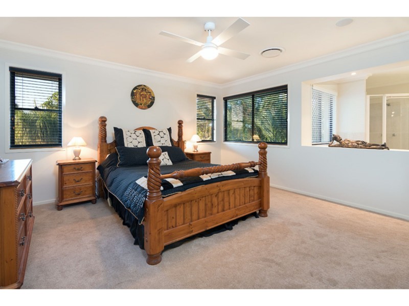 8 Kuhler Court, Carindale QLD 4152