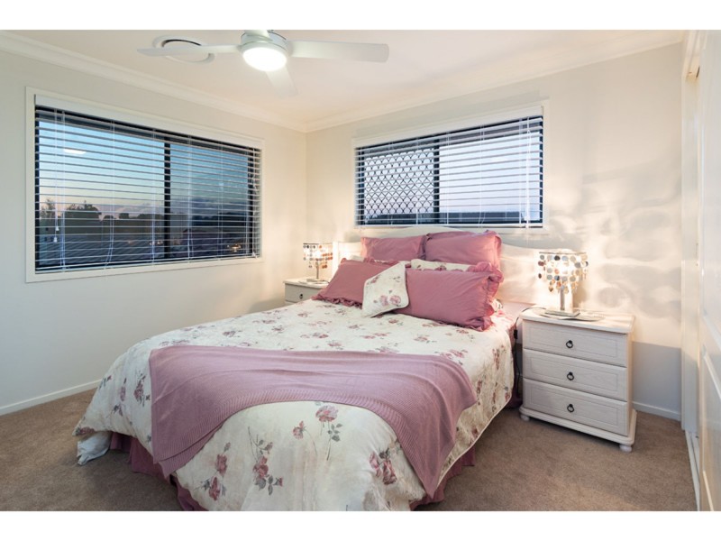 8 Kuhler Court, Carindale QLD 4152