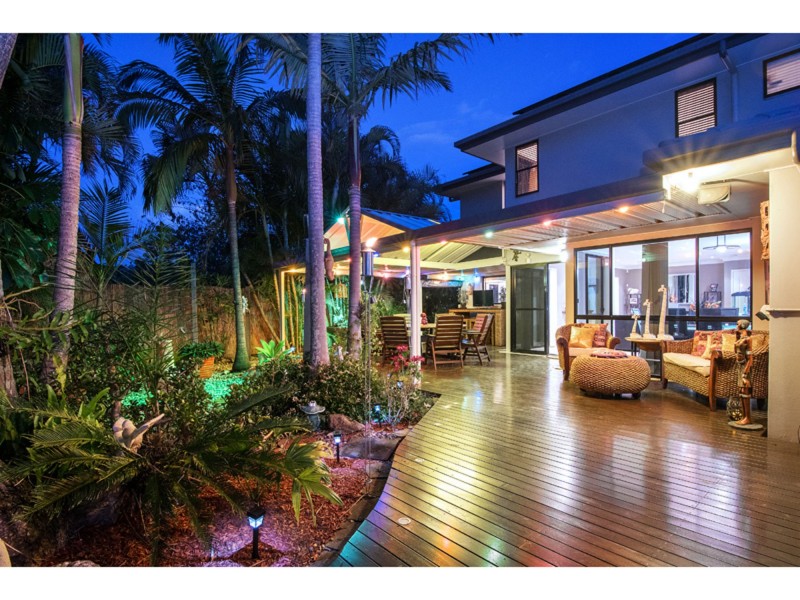 8 Kuhler Court, Carindale QLD 4152