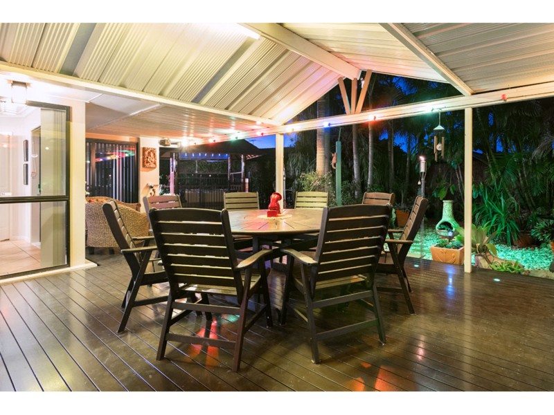 8 Kuhler Court, Carindale QLD 4152