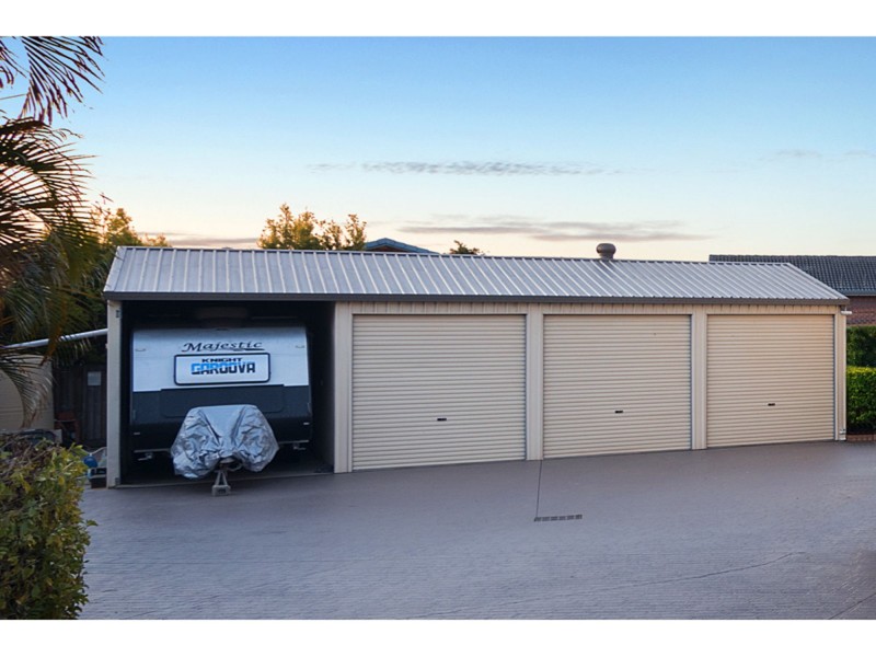 8 Kuhler Court, Carindale QLD 4152