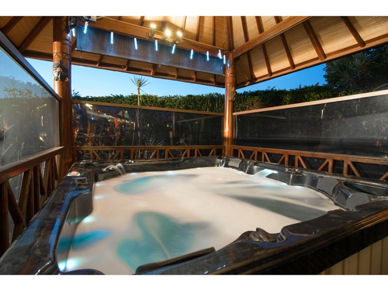 8 Kuhler Court, Carindale QLD 4152