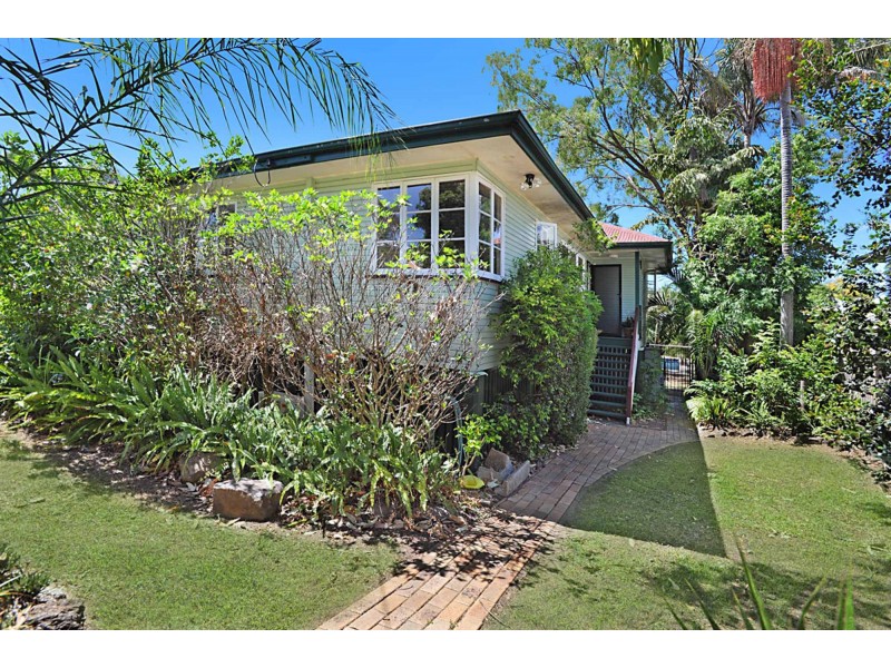 80 Sapphire Street, Holland Park QLD 4121