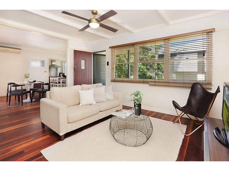 80 Sapphire Street, Holland Park QLD 4121