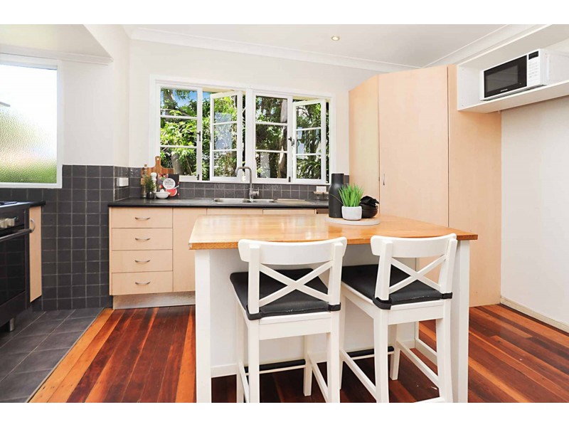 80 Sapphire Street, Holland Park QLD 4121