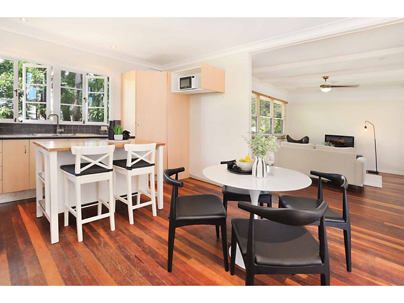 80 Sapphire Street, Holland Park QLD 4121