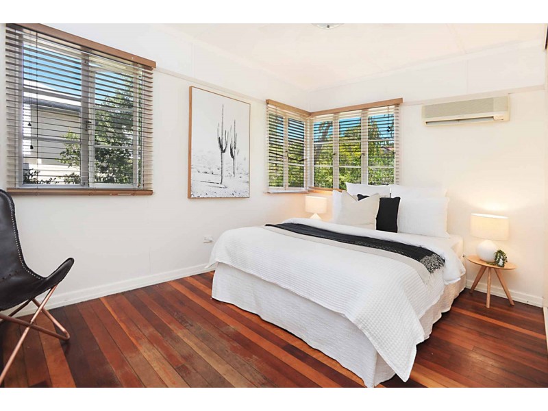 80 Sapphire Street, Holland Park QLD 4121