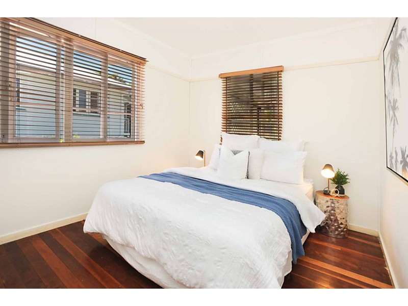 80 Sapphire Street, Holland Park QLD 4121