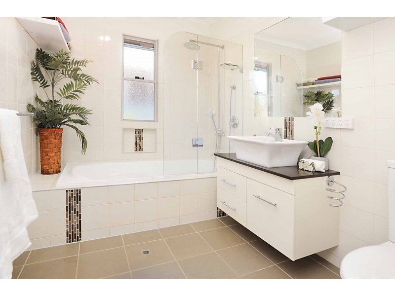 80 Sapphire Street, Holland Park QLD 4121