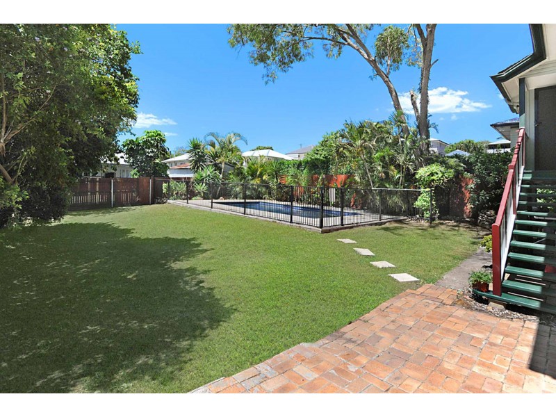 80 Sapphire Street, Holland Park QLD 4121