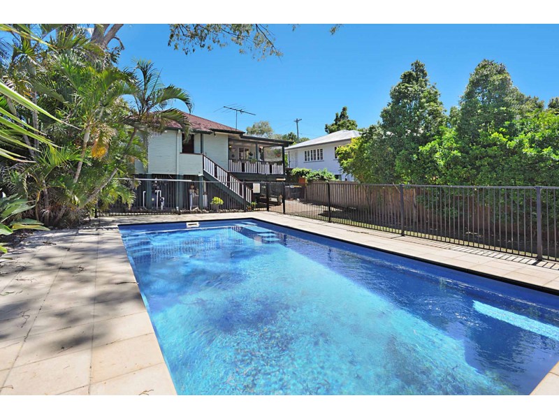 80 Sapphire Street, Holland Park QLD 4121