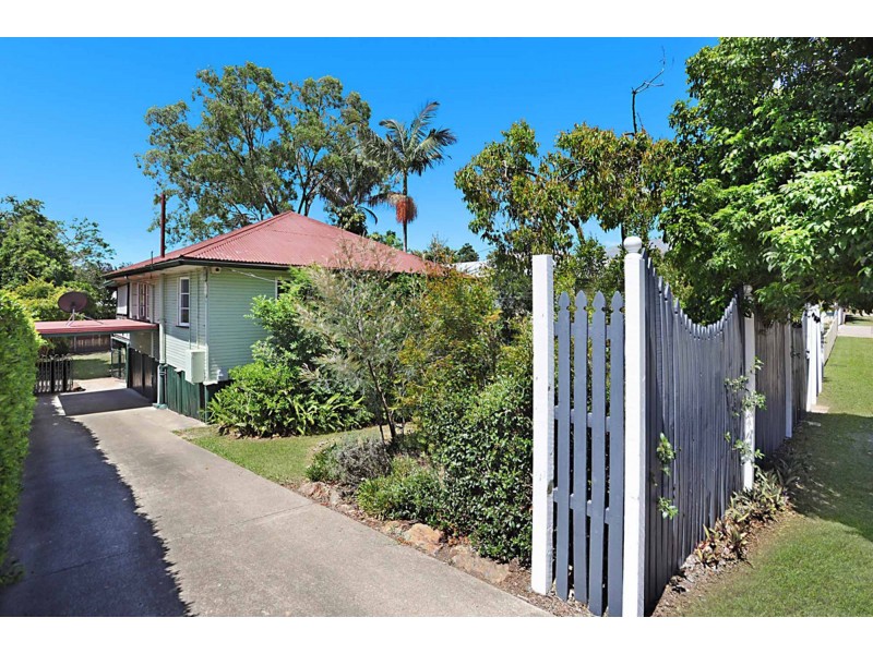80 Sapphire Street, Holland Park QLD 4121