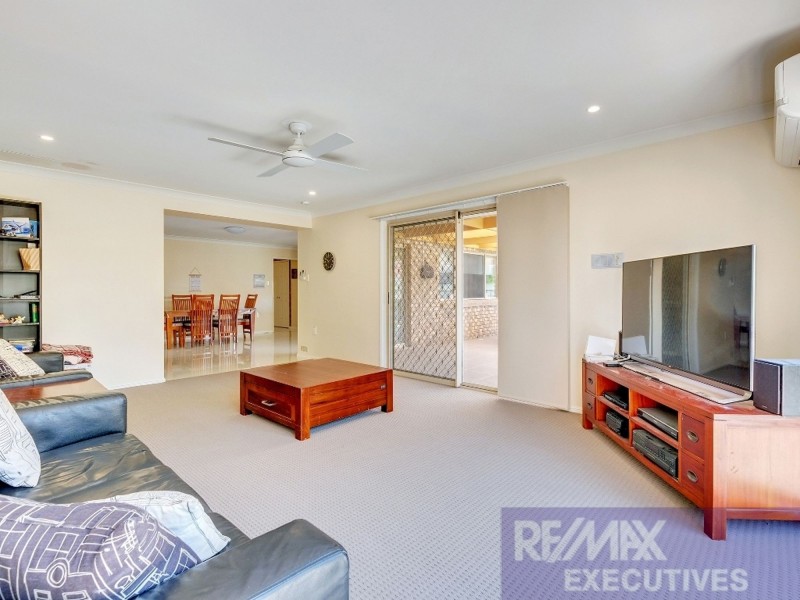 25 Blue Grass Crescent, Eight Mile Plains QLD 4113