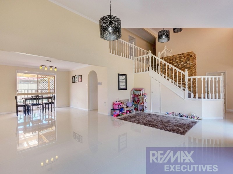 25 Blue Grass Crescent, Eight Mile Plains QLD 4113