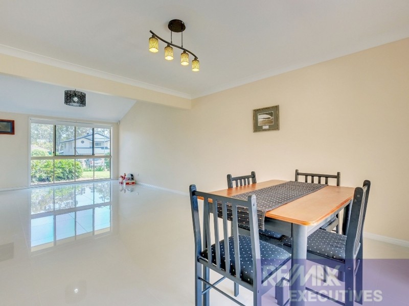 25 Blue Grass Crescent, Eight Mile Plains QLD 4113