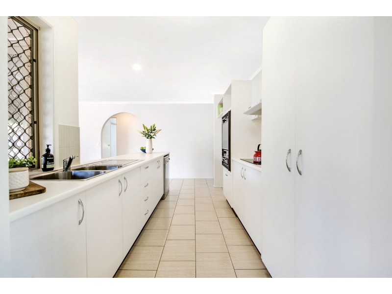 29 Justin St, Holland Park West QLD 4121