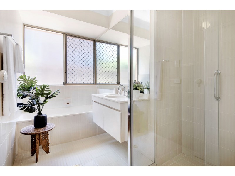 29 Justin St, Holland Park West QLD 4121