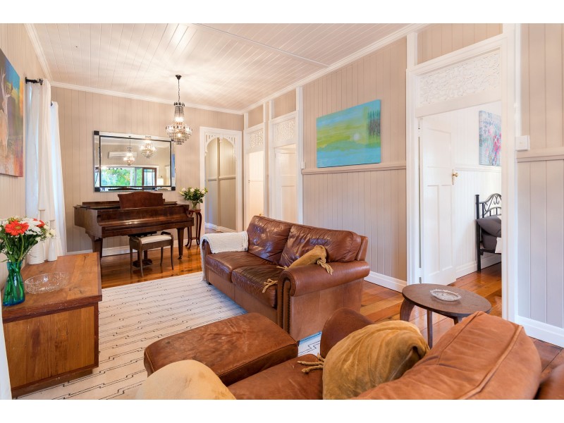 15 Raymond Street, Shorncliffe QLD 4017