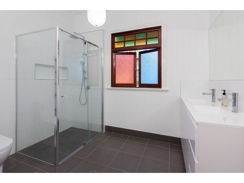 15 Raymond Street, Shorncliffe QLD 4017