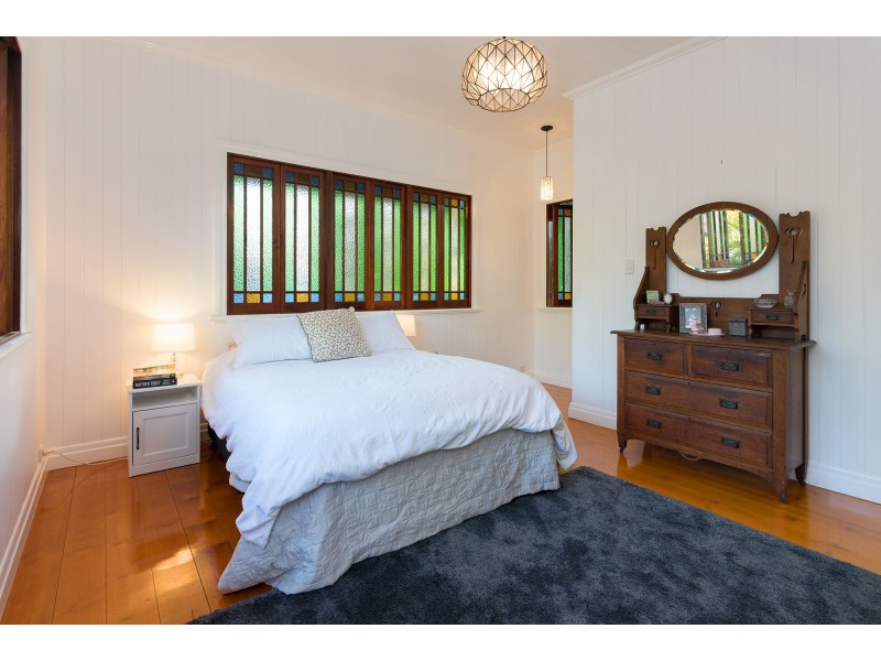 15 Raymond Street, Shorncliffe QLD 4017