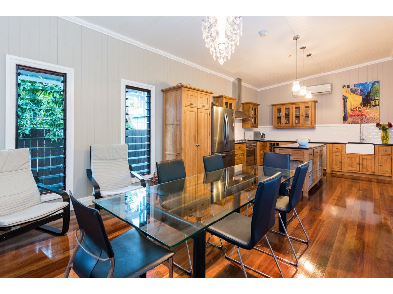 15 Raymond Street, Shorncliffe QLD 4017