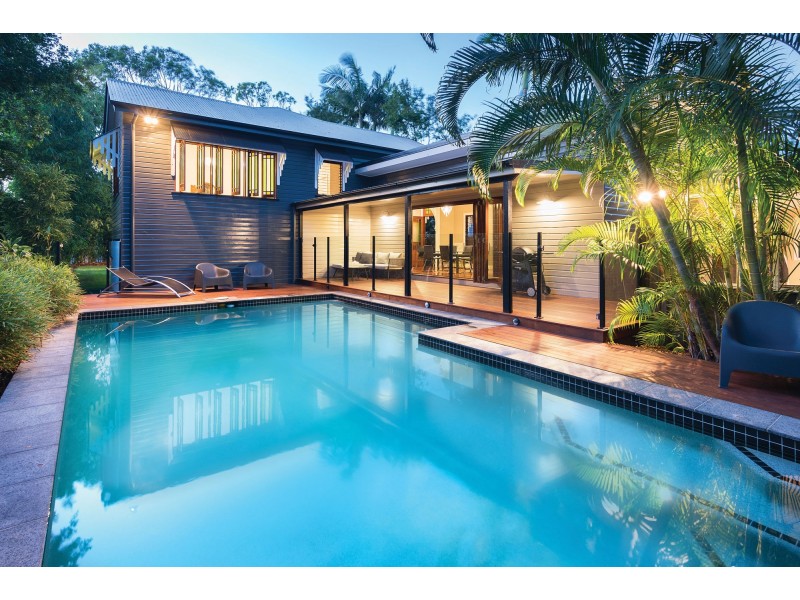 15 Raymond Street, Shorncliffe QLD 4017
