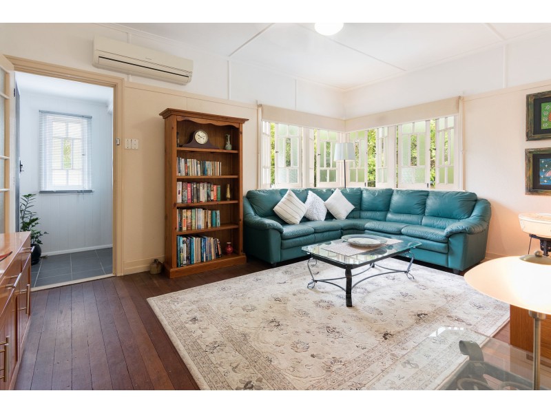 19 Lawn Street, Holland Park QLD 4121