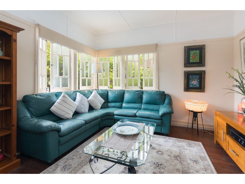 19 Lawn Street, Holland Park QLD 4121