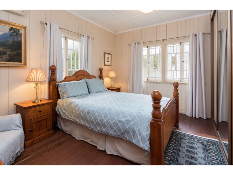 19 Lawn Street, Holland Park QLD 4121