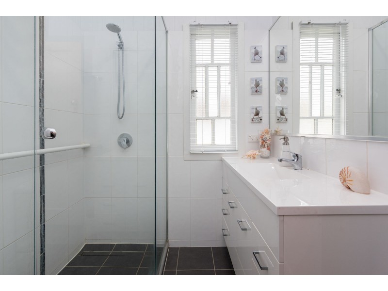 19 Lawn Street, Holland Park QLD 4121