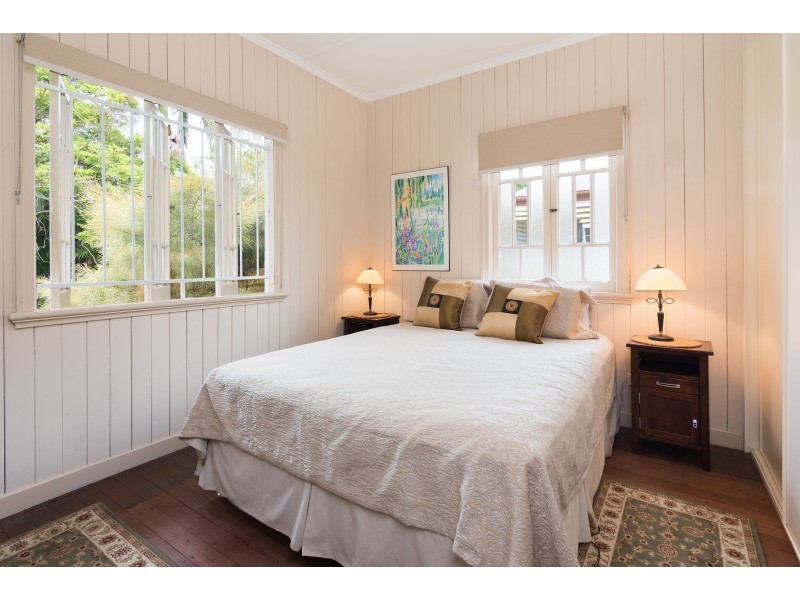 19 Lawn Street, Holland Park QLD 4121