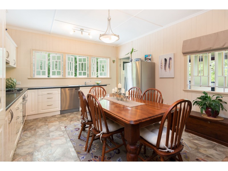 19 Lawn Street, Holland Park QLD 4121