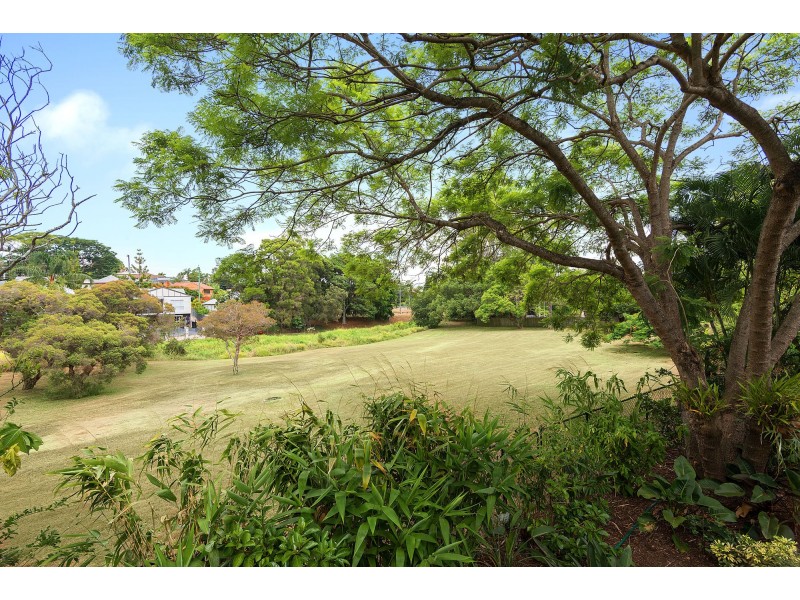 19 Lawn Street, Holland Park QLD 4121