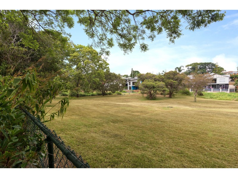 19 Lawn Street, Holland Park QLD 4121