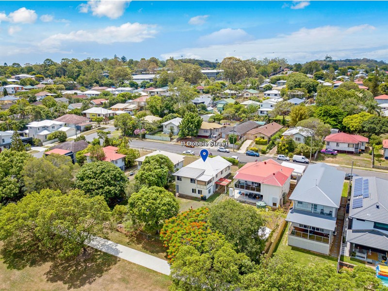 11 Dobbie Street, Holland Park QLD 4121