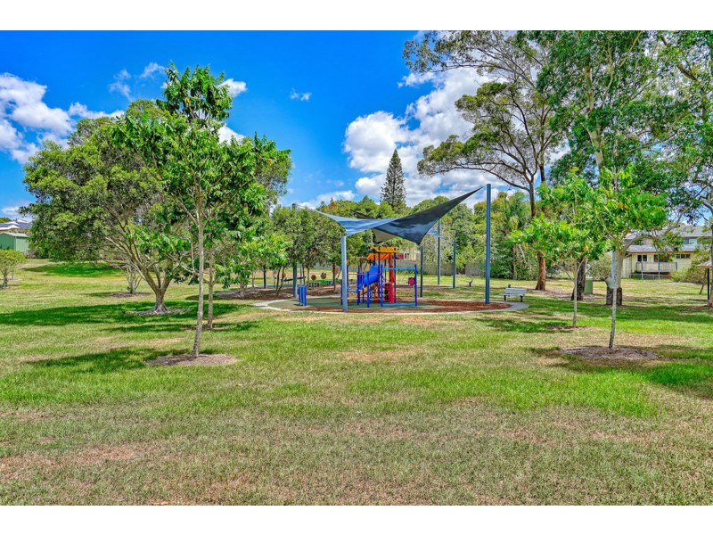 11 Dobbie Street, Holland Park QLD 4121