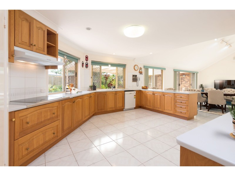 12 Salm Court, Carindale QLD 4152