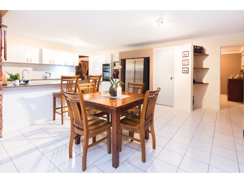 4 Kuhler Court, Carindale QLD 4152