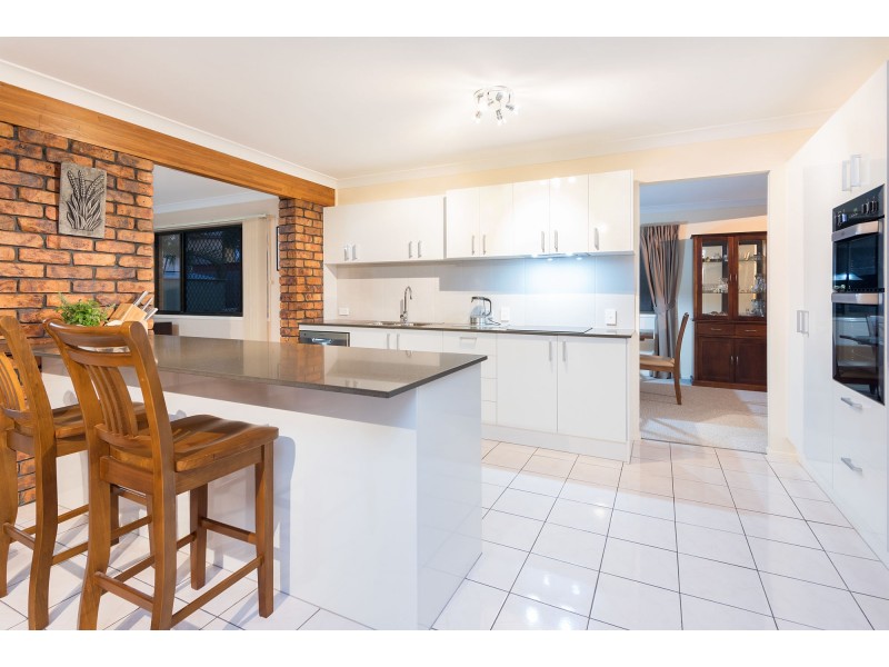 4 Kuhler Court, Carindale QLD 4152