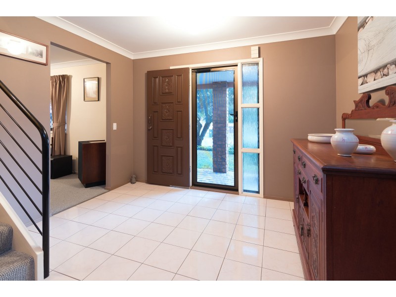 4 Kuhler Court, Carindale QLD 4152