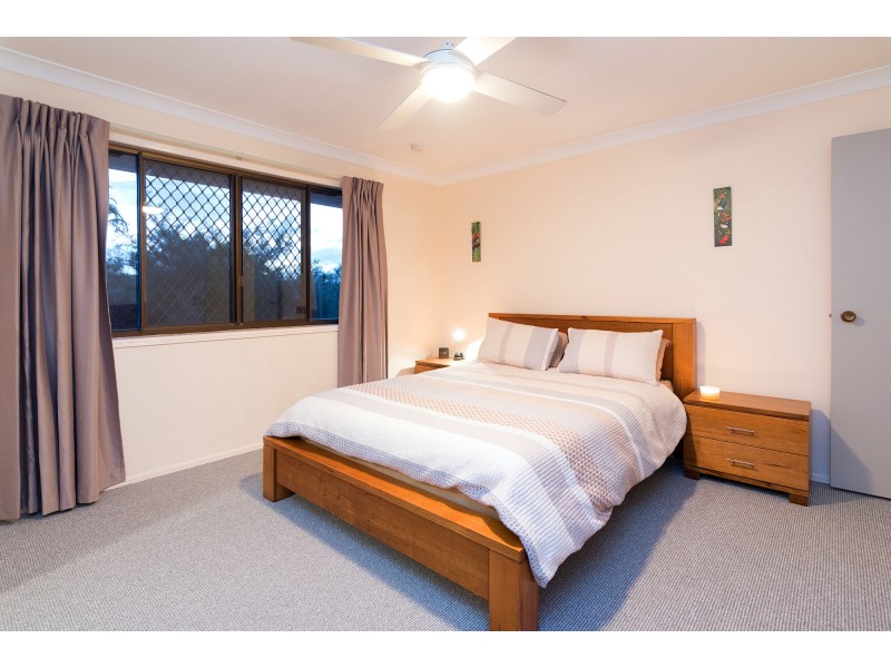 4 Kuhler Court, Carindale QLD 4152